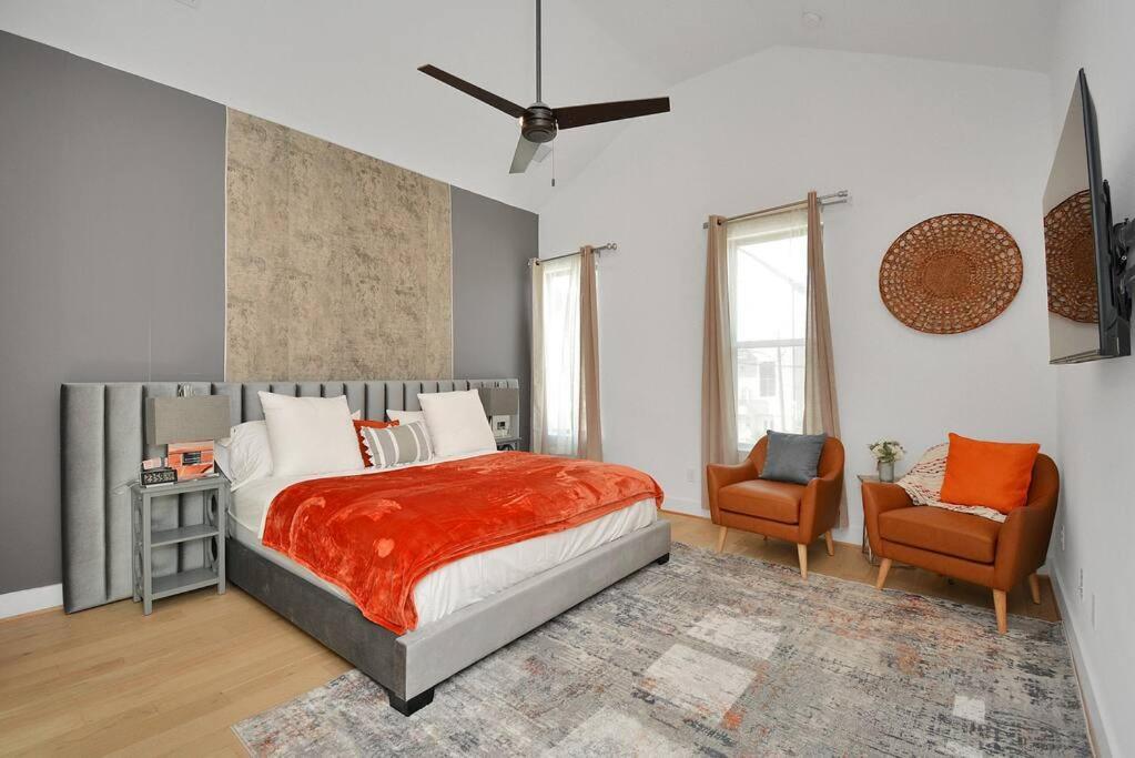 Blissful Getaway With Hot Tub & Backyard Near Downtown