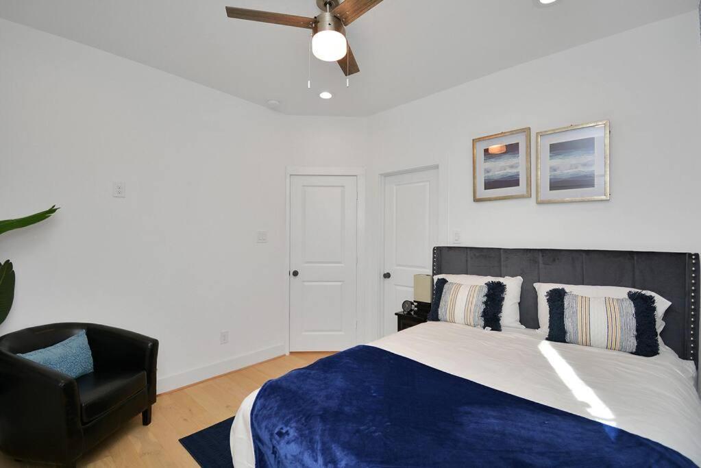 Blissful Getaway With Hot Tub & Backyard Near Downtown Holiday home Houston