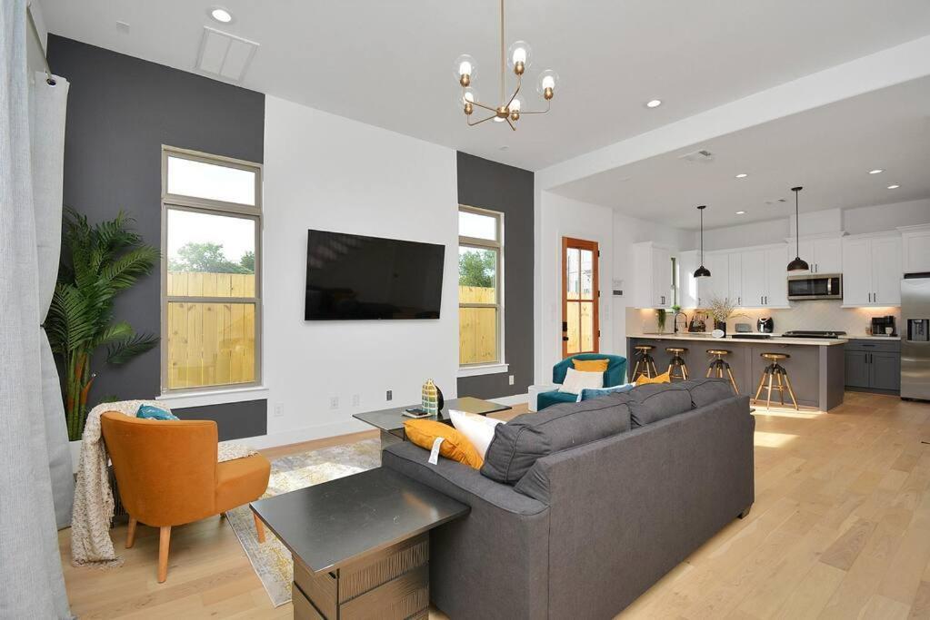 Blissful Getaway With Hot Tub & Backyard Near Downtown