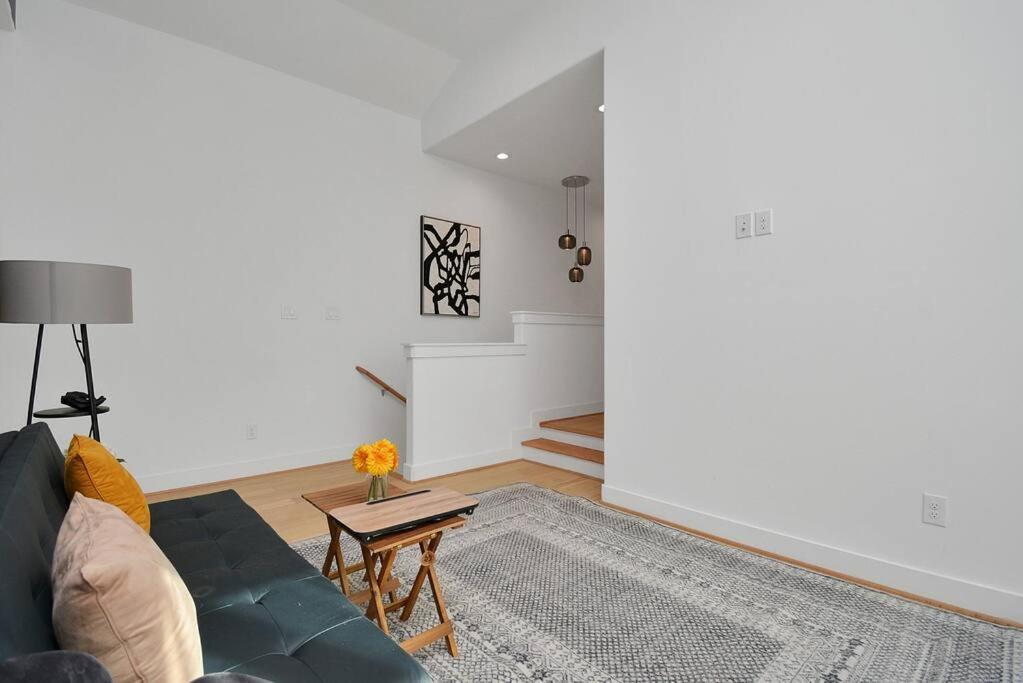 Holiday home Blissful Getaway With Hot Tub & Backyard Near Downtown Houston