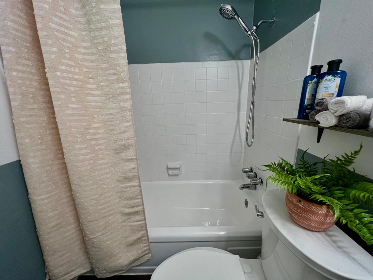 Lovely Comfort Uptown For Trip. Apartment Houston