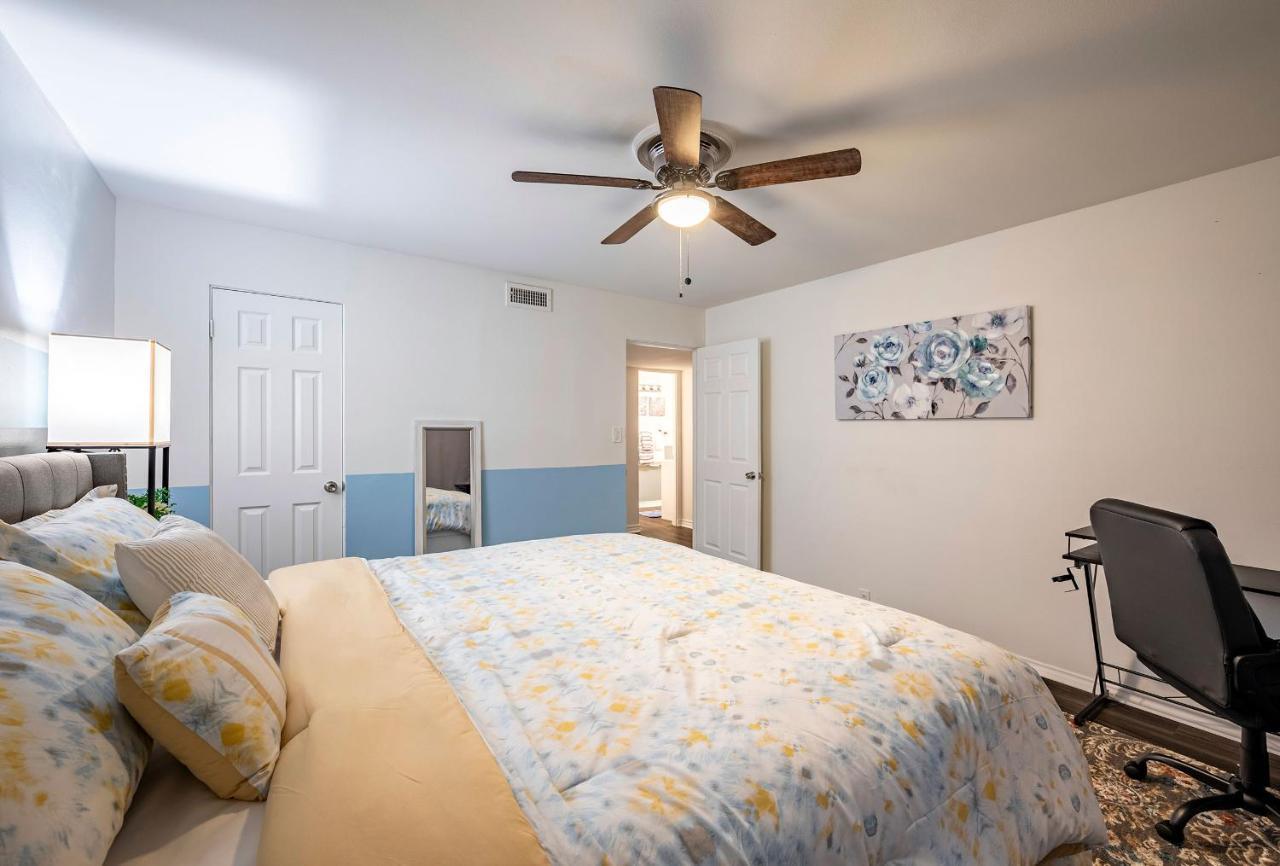 Apartment Lovely Comfort Uptown For Trip. Houston