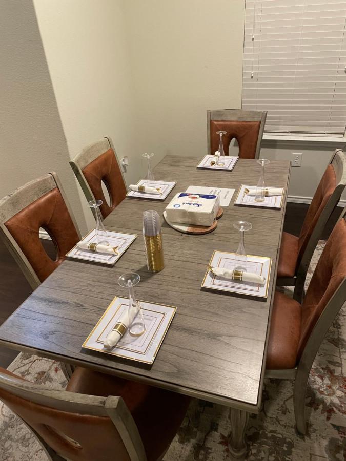 N-e-g House - Near David Wayne Hooks Airport Holiday home Houston