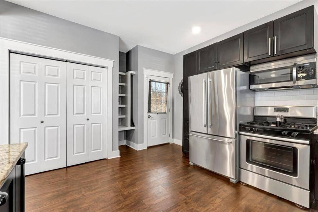 Holiday home Vibrant Vacation Escape With Fast Wifi And King Bed Close To Downtown Houston! Houston