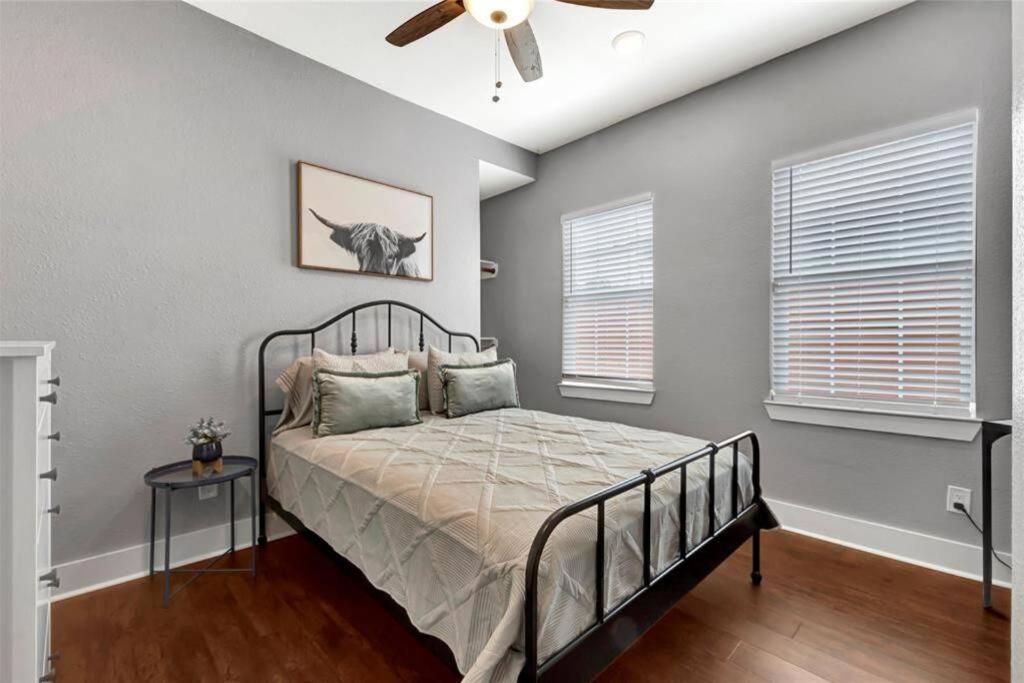 Holiday home Vibrant Vacation Escape With Fast Wifi And King Bed Close To Downtown Houston! *