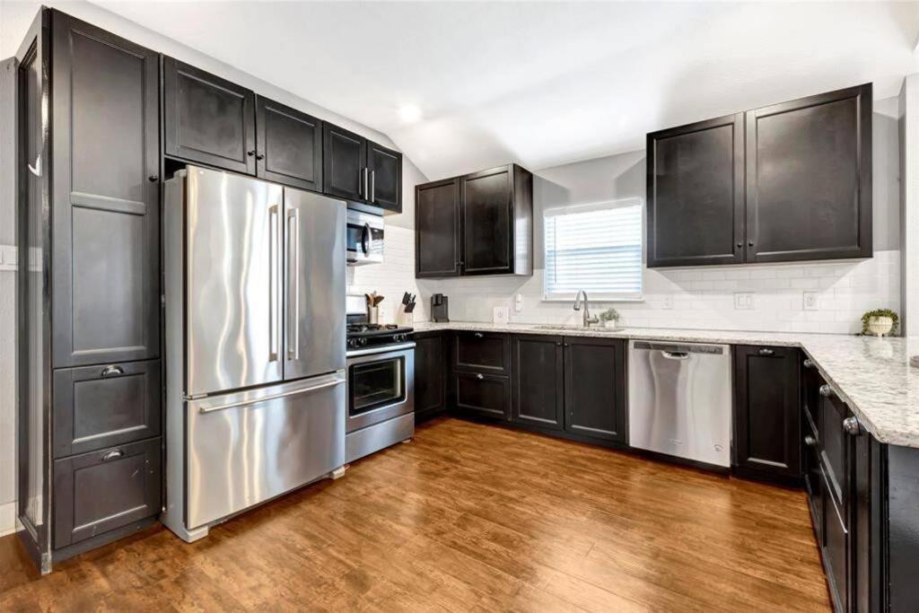 Holiday home Vibrant Vacation Escape With Fast Wifi And King Bed Close To Downtown Houston! Houston