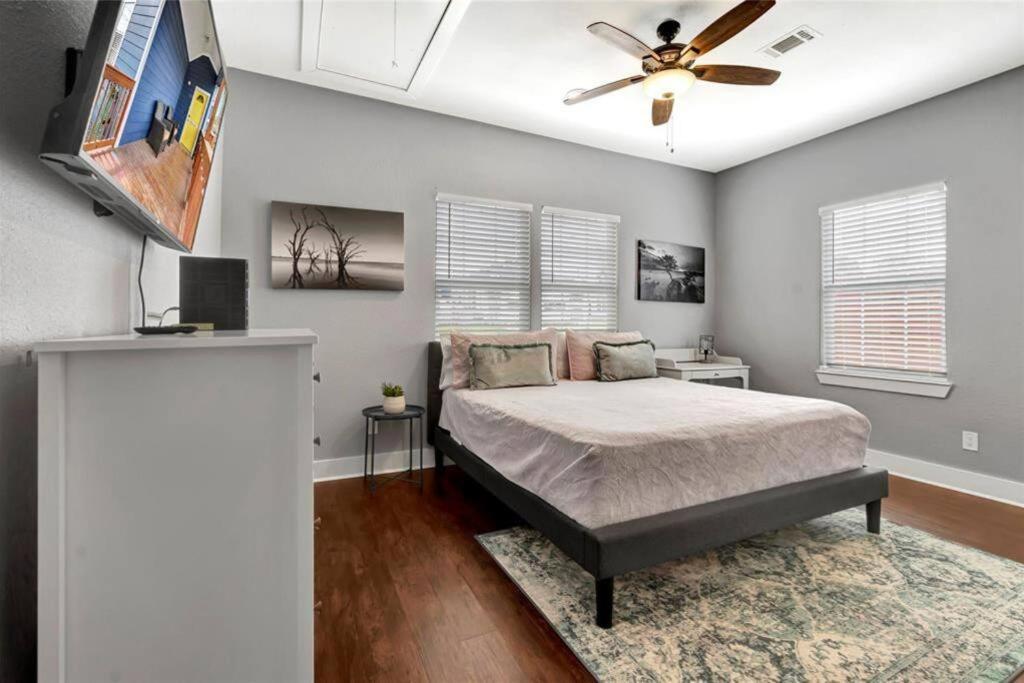 Vibrant Vacation Escape With Fast Wifi And King Bed Close To Downtown Houston! Houston