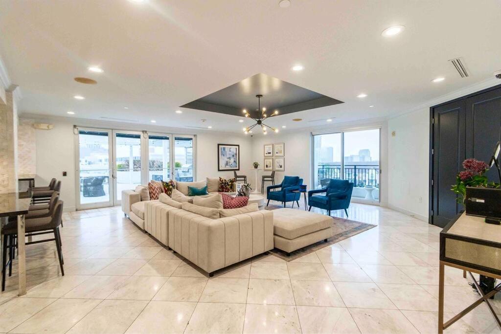 Apartment Luxury Hi-rise 1bd In Galleria W King Bed/pool/gym