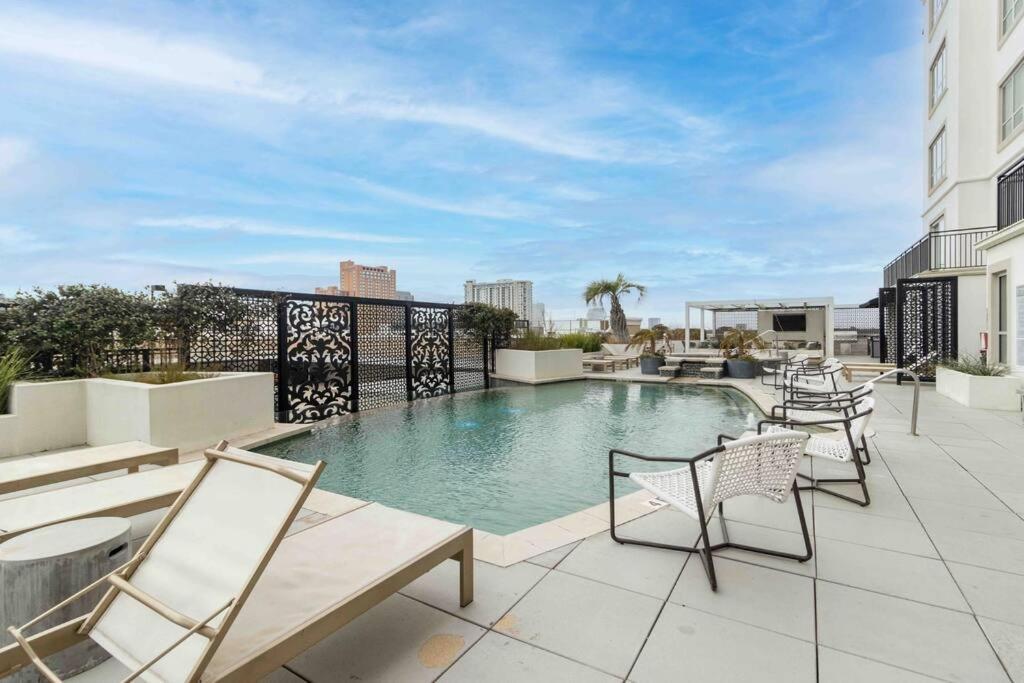 Luxury Hi-rise 1bd In Galleria W King Bed/pool/gym