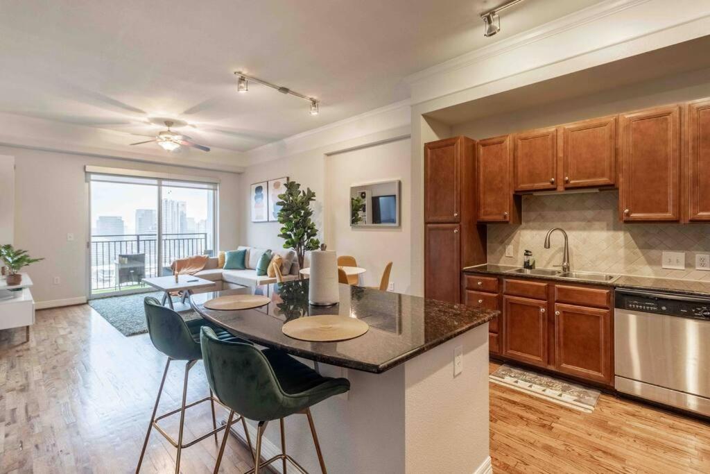 Apartment Luxury Hi-rise 1bd In Galleria W King Bed/pool/gym