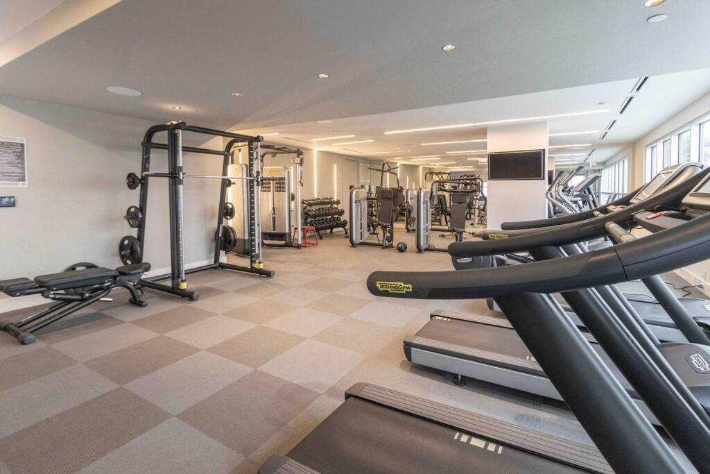 Luxury Hi-rise 1bd In Galleria W King Bed/pool/gym * Houston