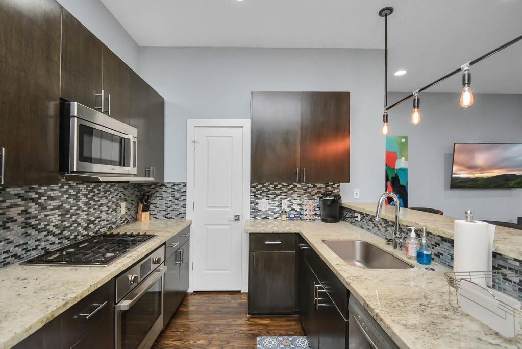 Holiday home Skyline Views - Sleeps 10 Near Downtown