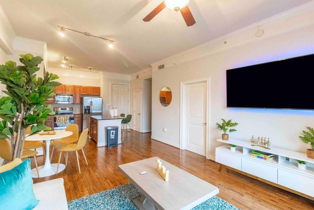 Luxury Hi-rise 1bd In Galleria W King Bed/pool/gym Apartment *