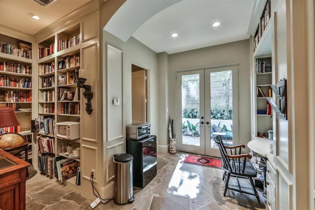 Apartment Artist's Library With A Private Swimming Pool *