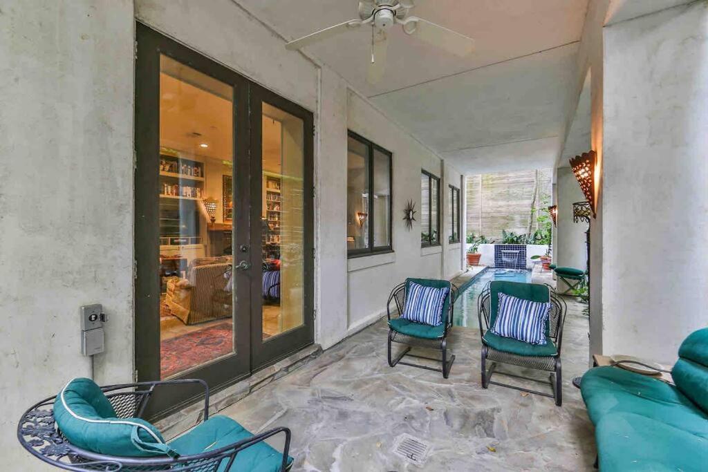 Apartment Artist's Library With A Private Swimming Pool Houston