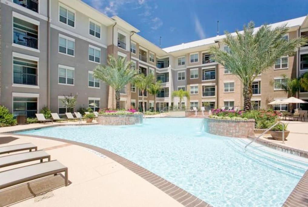 Lux- Medical Center Apartment