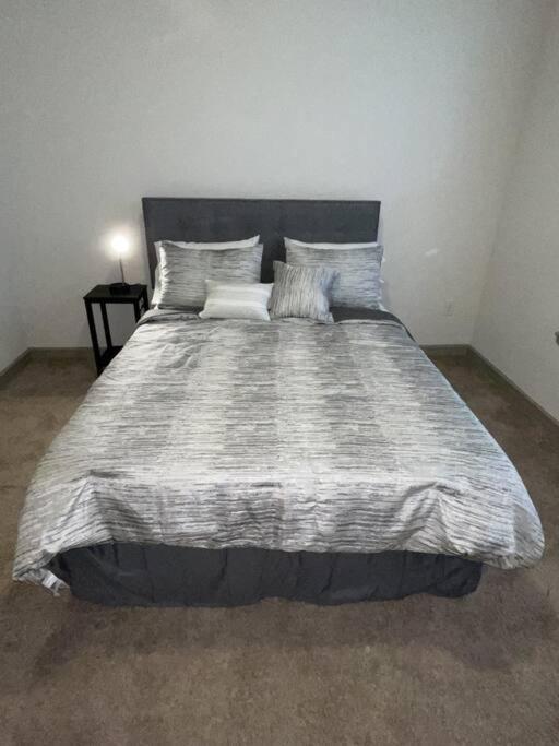 Apartment Downtown Living 1br W/ Free Parking Garage