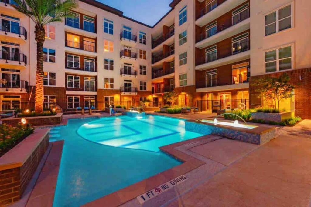 Apartment Downtown Living 1br W/ Free Parking Garage *