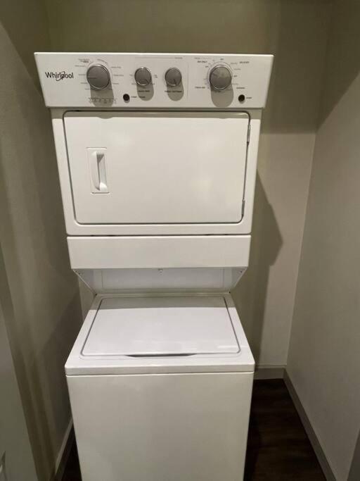 Downtown Living 1br W/ Free Parking Garage Houston