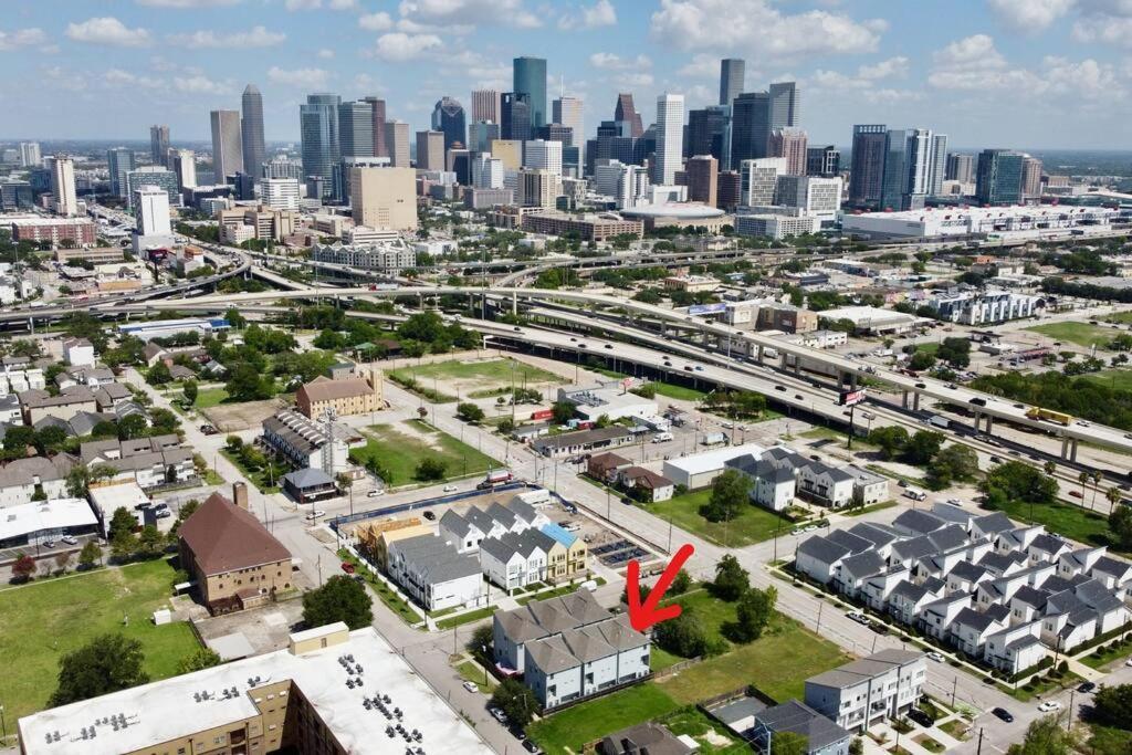 Skyline Views - Sleeps 10 Near Downtown Holiday home Houston