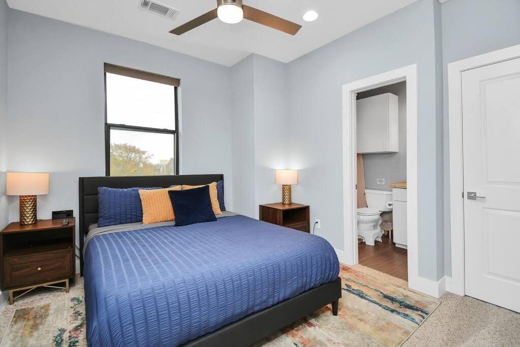 Holiday home Skyline Views - Sleeps 10 Near Downtown *