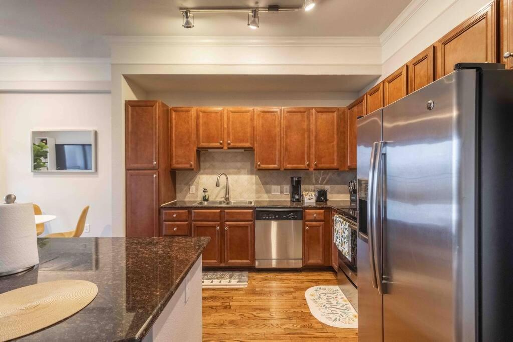 Luxury Hi-rise 1bd In Galleria W King Bed/pool/gym Apartment Houston