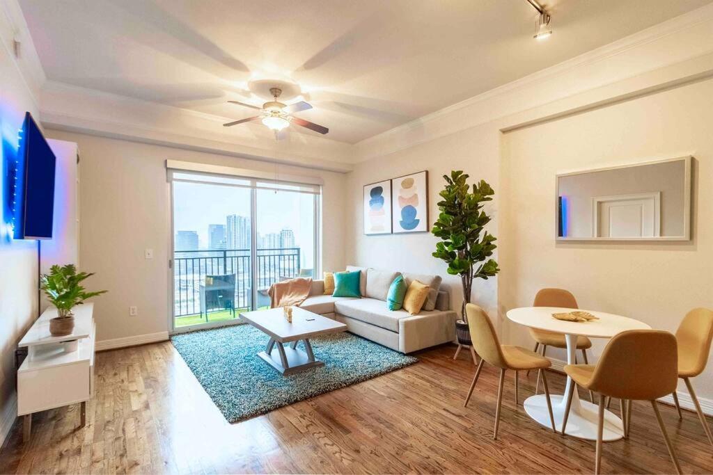 Apartment Luxury Hi-rise 1bd In Galleria W King Bed/pool/gym Houston