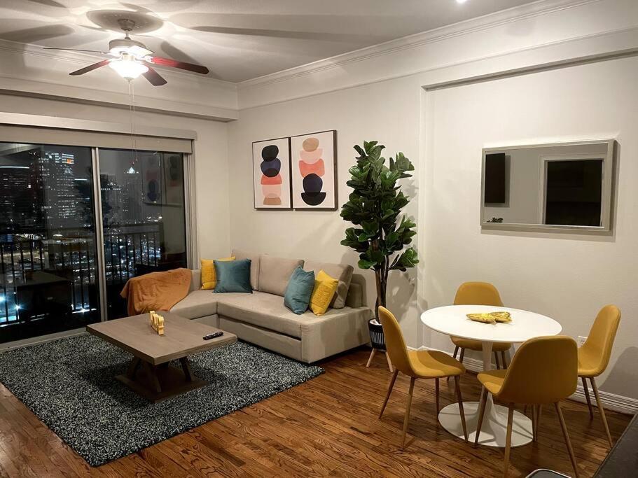 Luxury Hi-rise 1bd In Galleria W King Bed/pool/gym Apartment Houston
