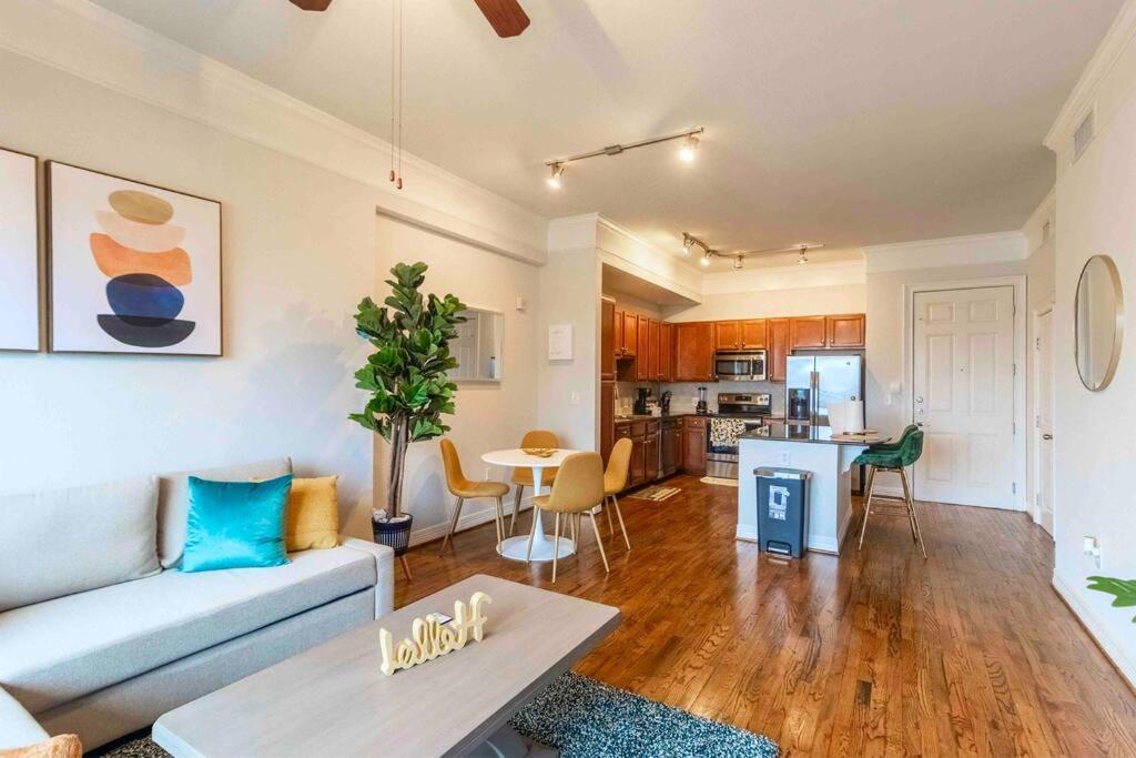 Apartment Luxury Hi-rise 1bd In Galleria W King Bed/pool/gym *