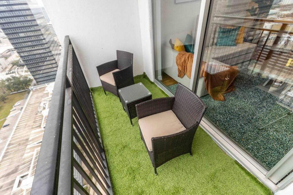 Luxury Hi-rise 1bd In Galleria W King Bed/pool/gym