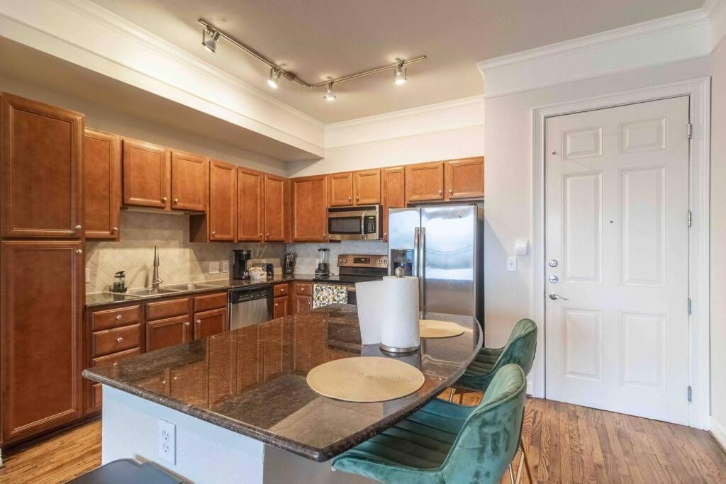 Apartment Luxury Hi-rise 1bd In Galleria W King Bed/pool/gym