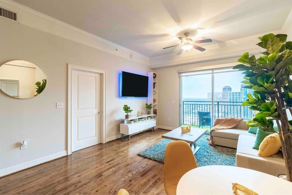 Luxury Hi-rise 1bd In Galleria W King Bed/pool/gym Apartment *