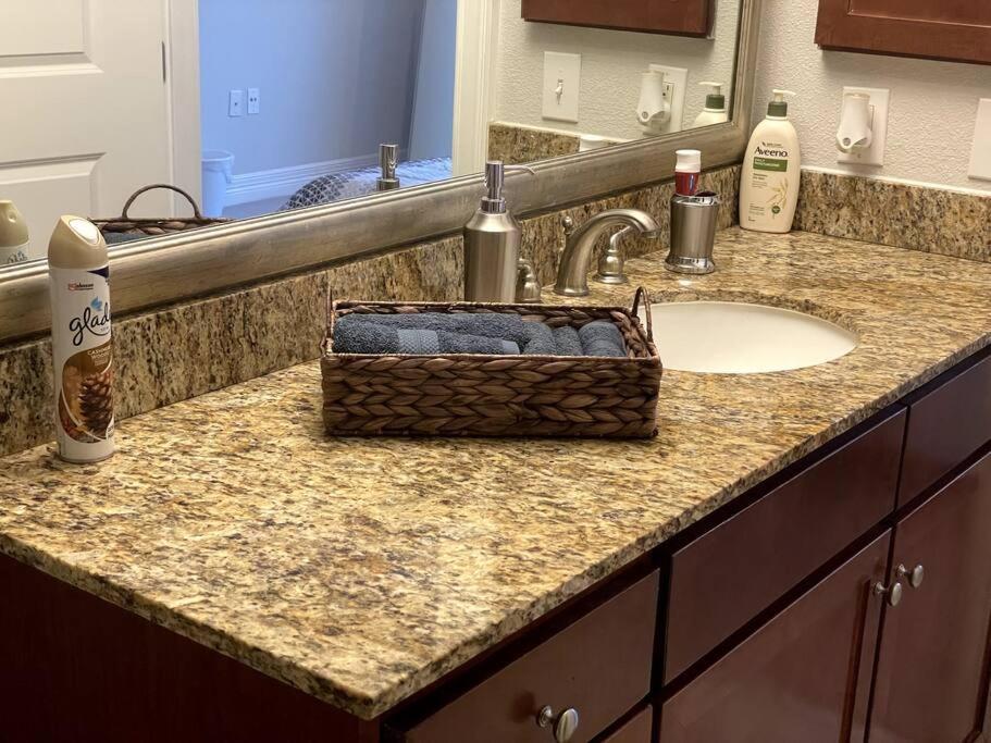 Luxury Hi-rise 1bd In Galleria W King Bed/pool/gym Apartment Houston