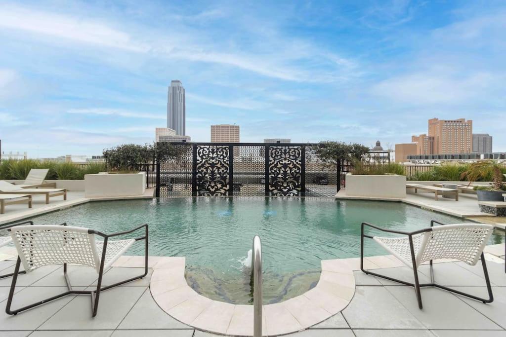 Apartment Luxury Hi-rise 1bd In Galleria W King Bed/pool/gym Houston