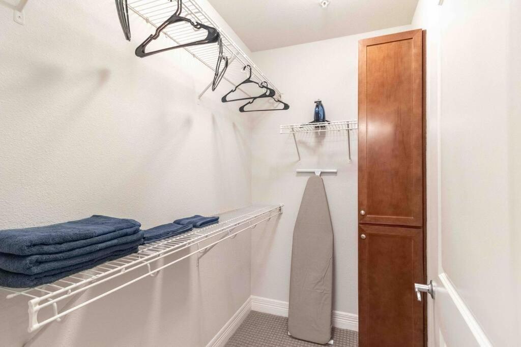 Luxury Hi-rise 1bd In Galleria W King Bed/pool/gym Houston