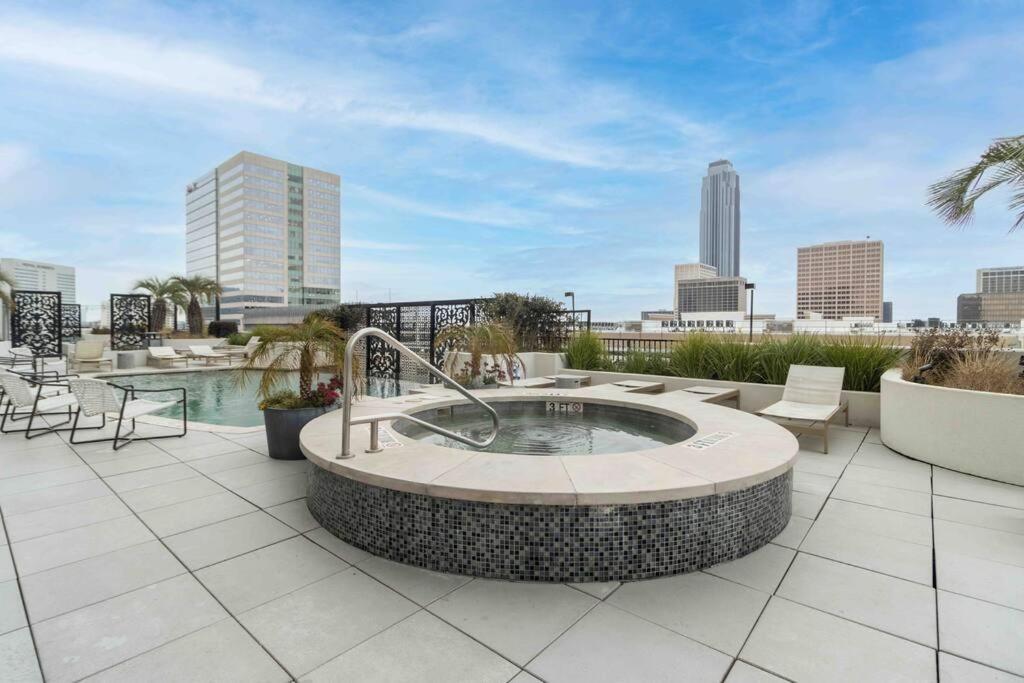 Apartment Luxury Hi-rise 1bd In Galleria W King Bed/pool/gym