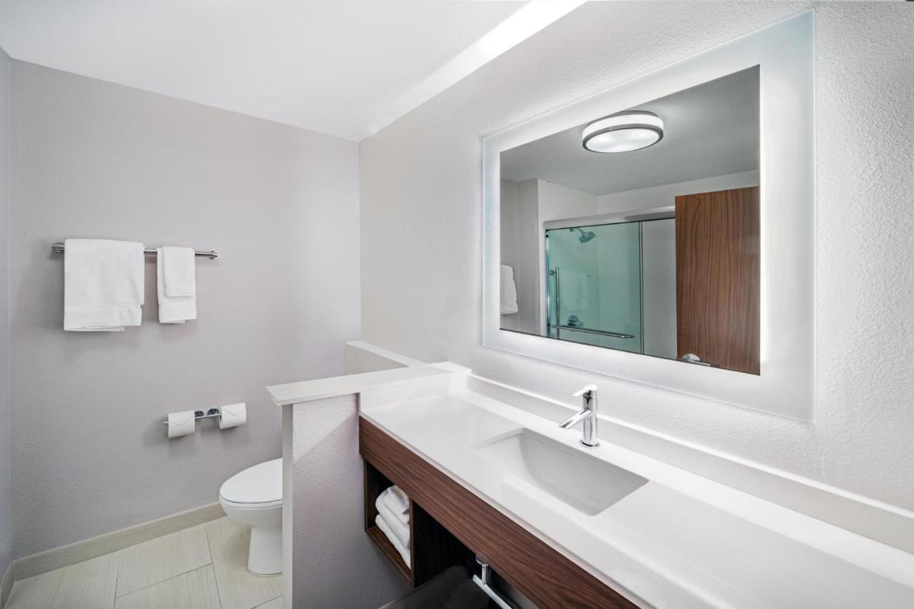 Express & - - Downtown North By Ihg