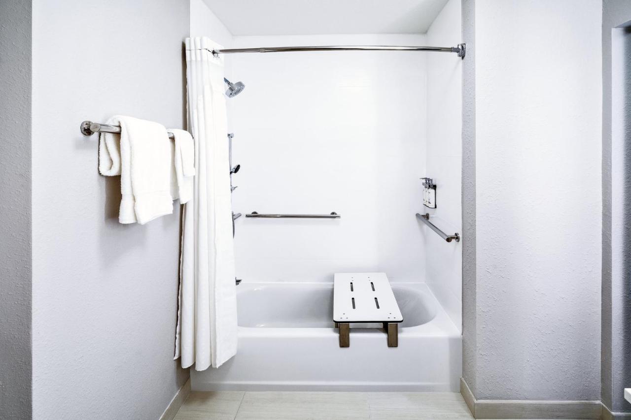 Express & - - Downtown North By Ihg Hotel 3*