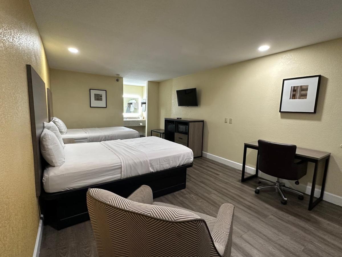 Hotel Rodeway & Hwy 290 Nw