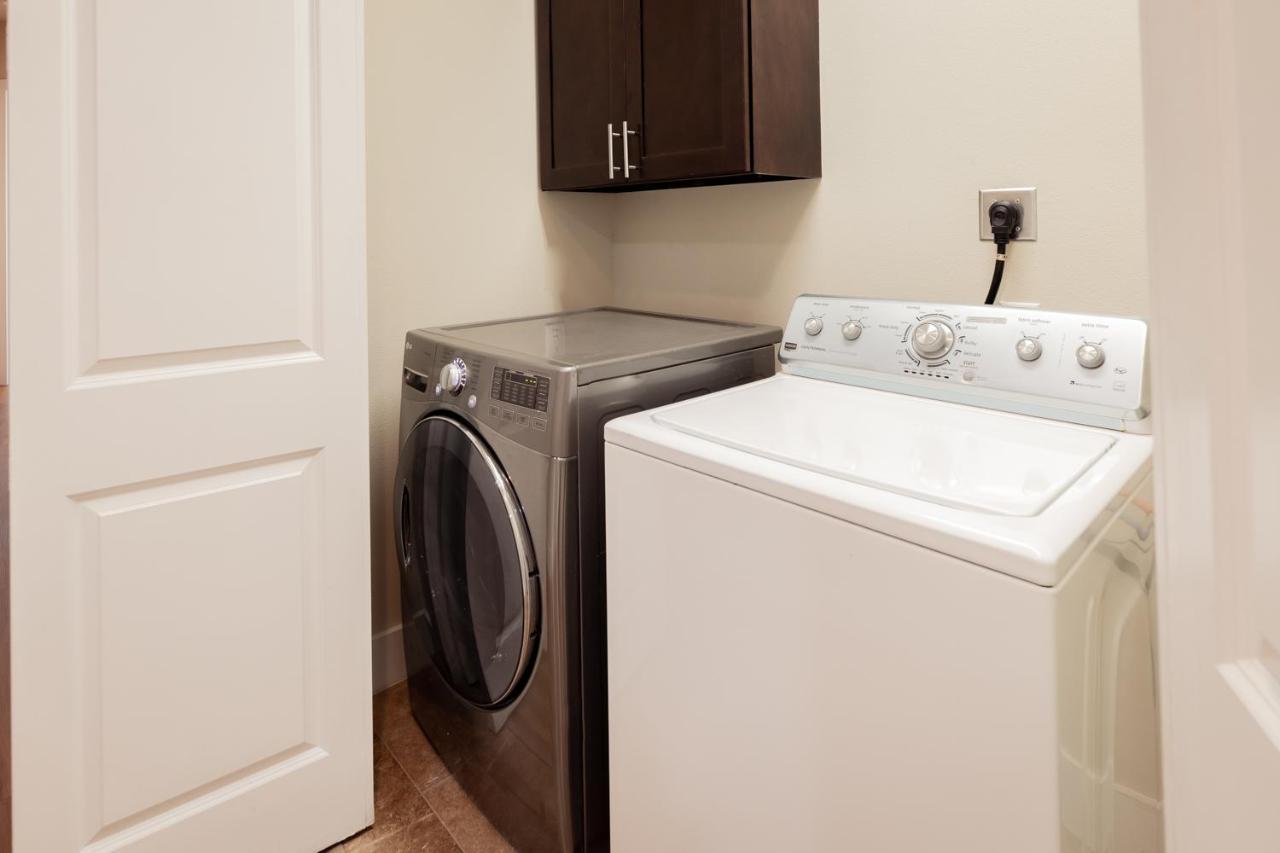 Holiday home Skyline Oasis L Spacious Retreat With Proximity To Medical Center, Downtown, And Stadiums