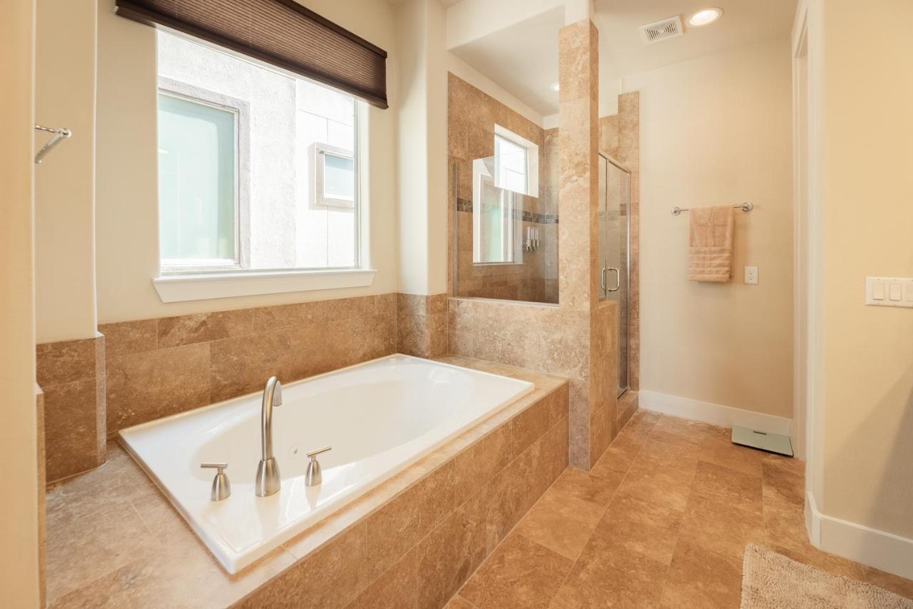 Holiday home Skyline Oasis L Spacious Retreat With Proximity To Medical Center, Downtown, And Stadiums