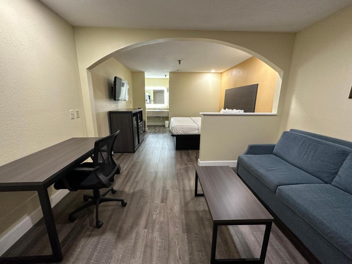 Hotel Rodeway & Hwy 290 Nw 2*