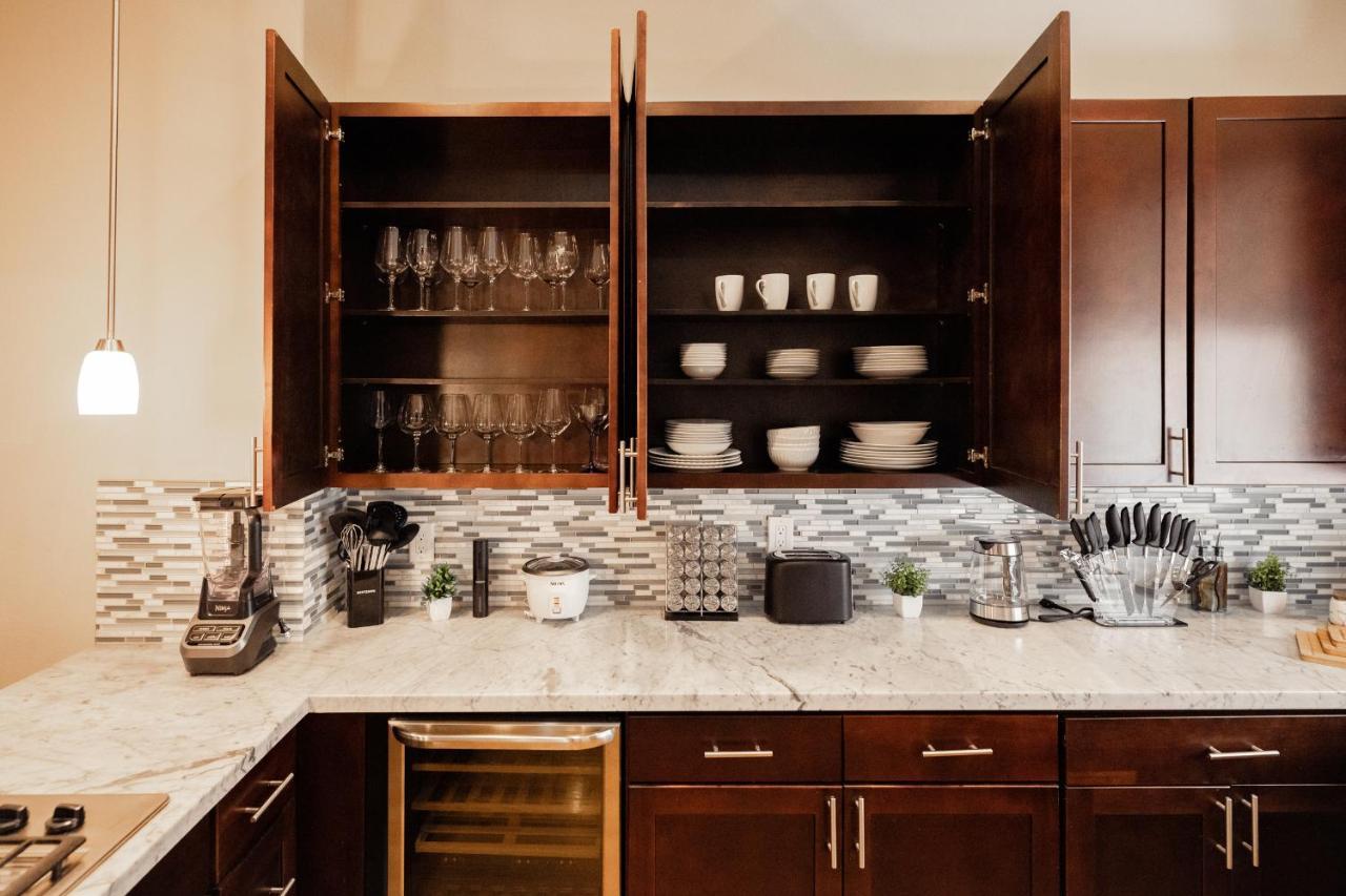 Holiday home Skyline Oasis L Spacious Retreat With Proximity To Medical Center, Downtown, And Stadiums