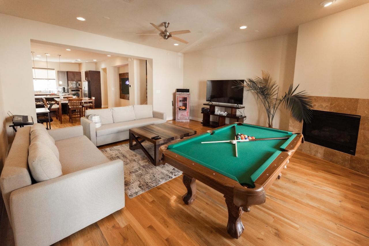 Holiday home Skyline Oasis L Spacious Retreat With Proximity To Medical Center, Downtown, And Stadiums