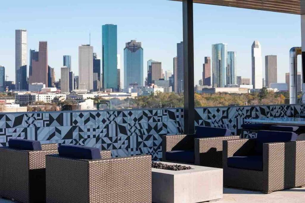 Apartment New! Master W/ Skyline Views - Art Dist Houston