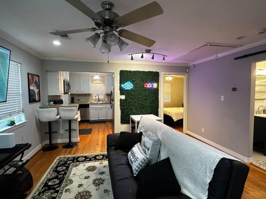 Townhouse Near Midtown Apartment *