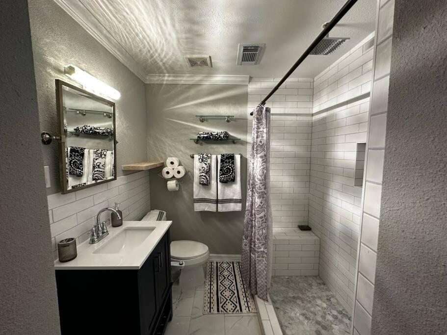 Townhouse Near Midtown Apartment *