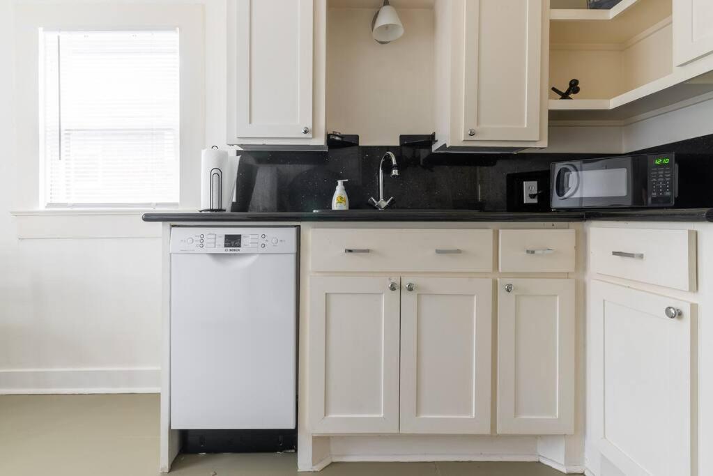 Charming Apt Close To Med Ctr Nrg Downtown Apartment *