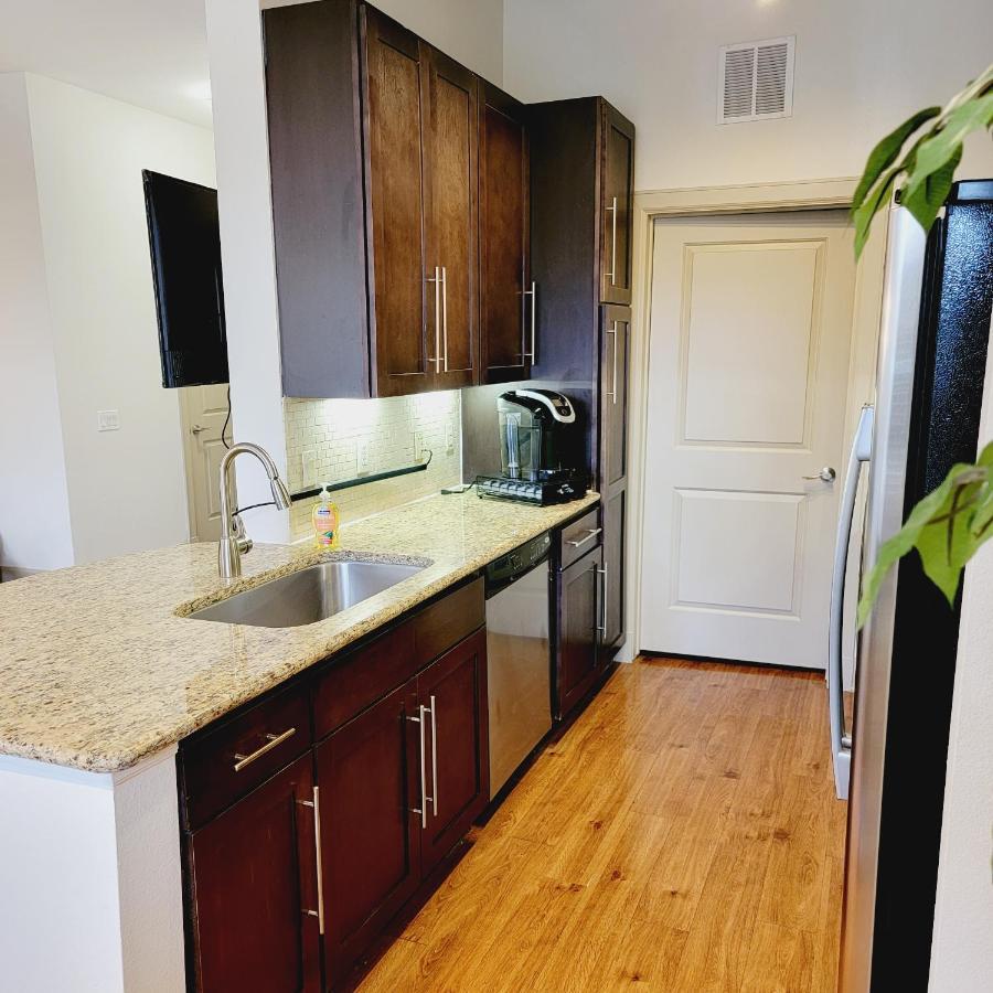Spacious Pet Friendly 1br Apt Near Reliant Nrg & Med Center Apartment Houston