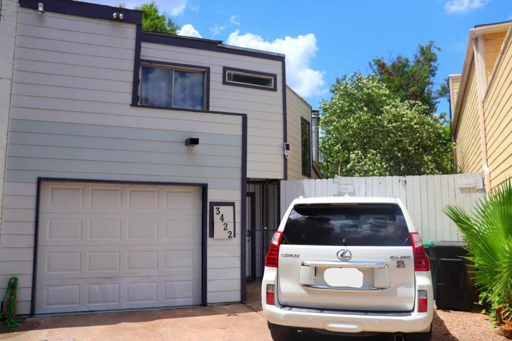 2 Bdr With Workspace & Patio In Montrose